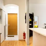 Cozy 2 Next To Hermannstrasse Daire *